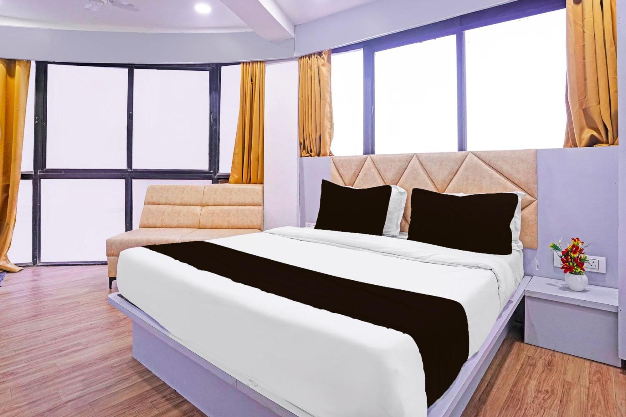 Hotel O Patang 24 อาเมดาบัด ภายนอก รูปภาพ