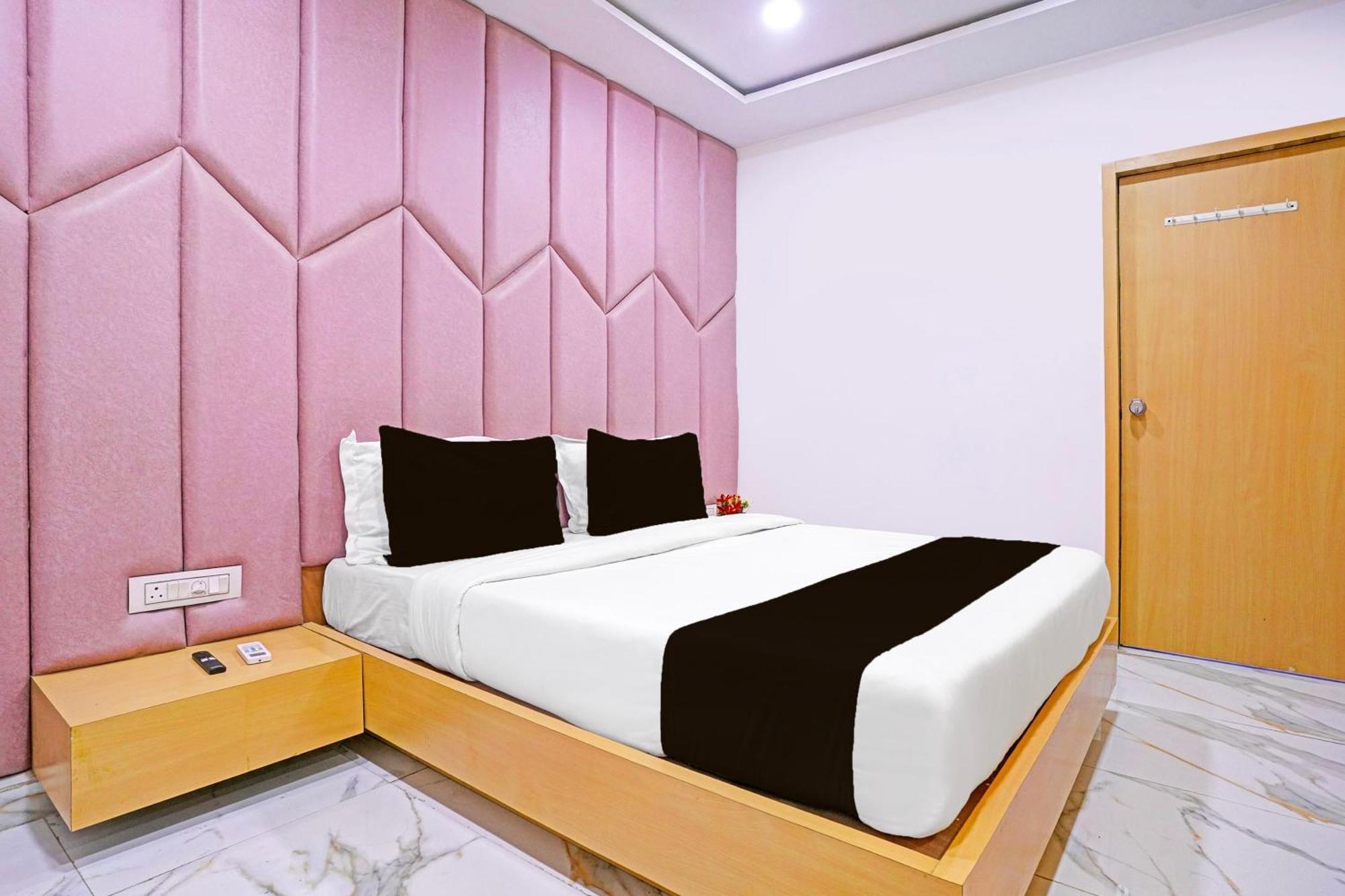 Hotel O Patang 24 อาเมดาบัด ภายนอก รูปภาพ