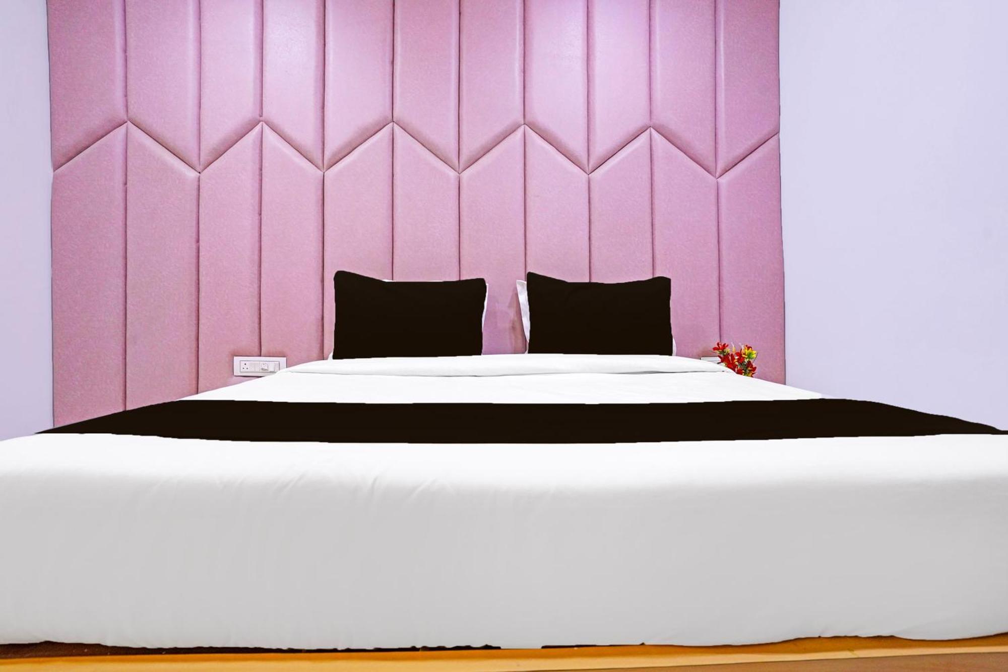 Hotel O Patang 24 อาเมดาบัด ภายนอก รูปภาพ